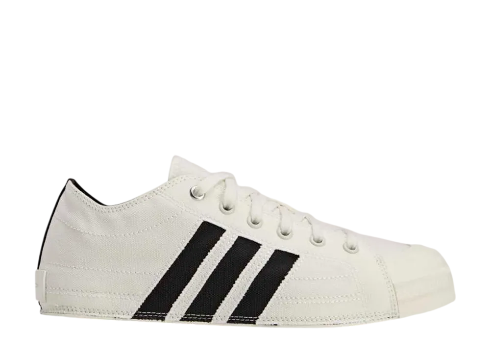 アディダス ワイスリー ニッツァ ロー "オフホワイト/コアブラック"