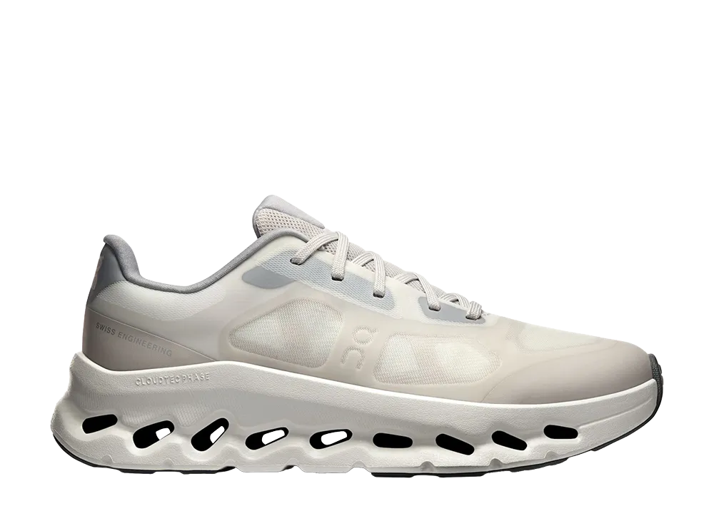 オン クラウドティルト リミックス "アロイ/アイボリー"