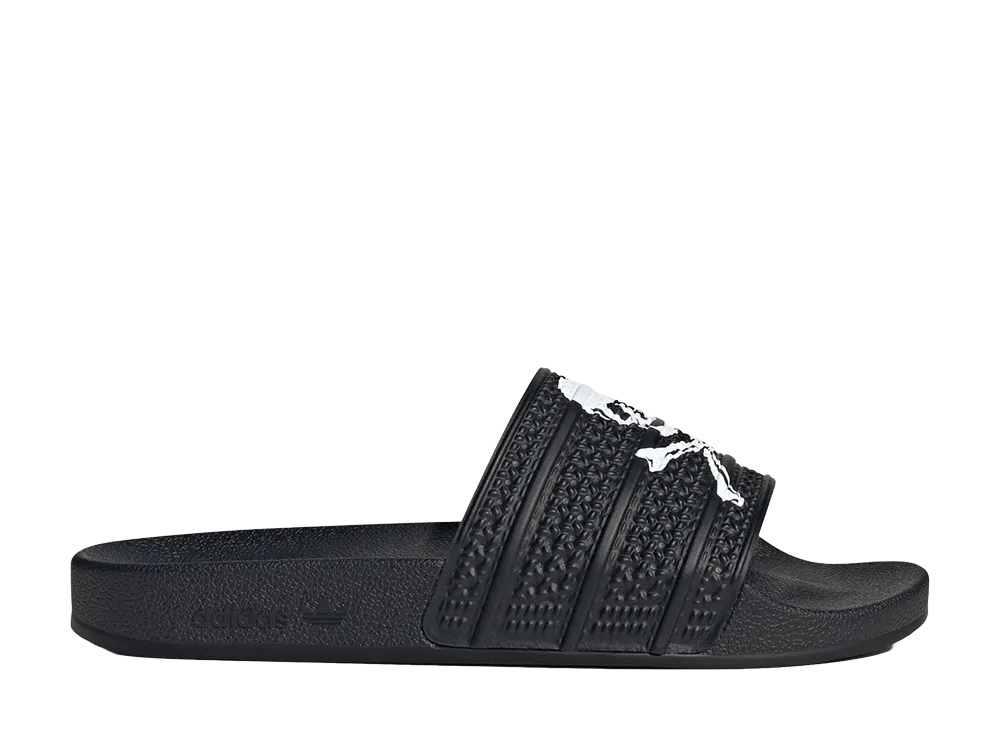 コーン × アディダス アディレッタ スライド "コアブラック/クラウドホワイト"