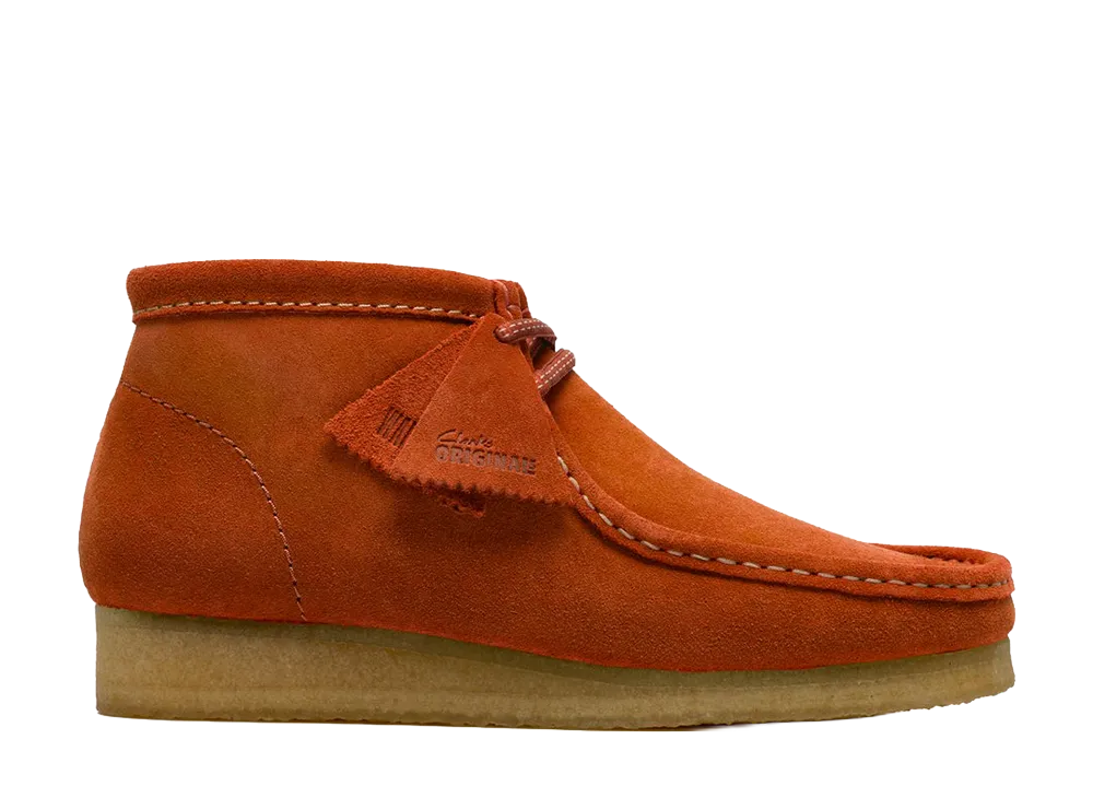 クラークス メンズ ワラビーブーツ "オレンジスエード"