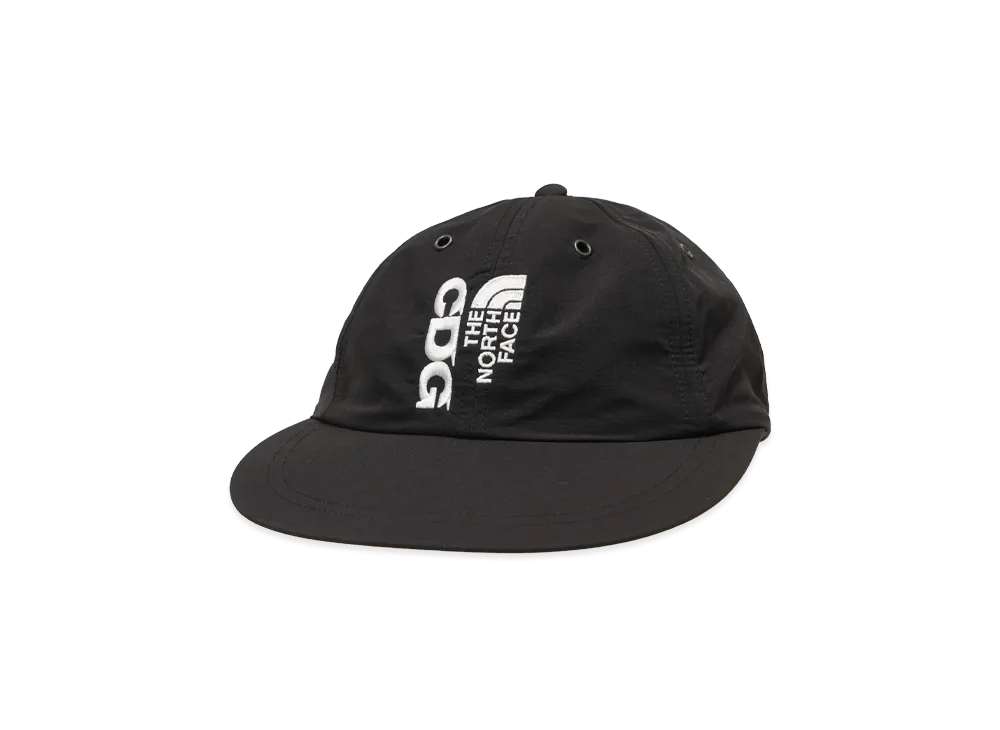 両者のロゴが際立つ、黒のカプセルコレクション！The North Face× CDG