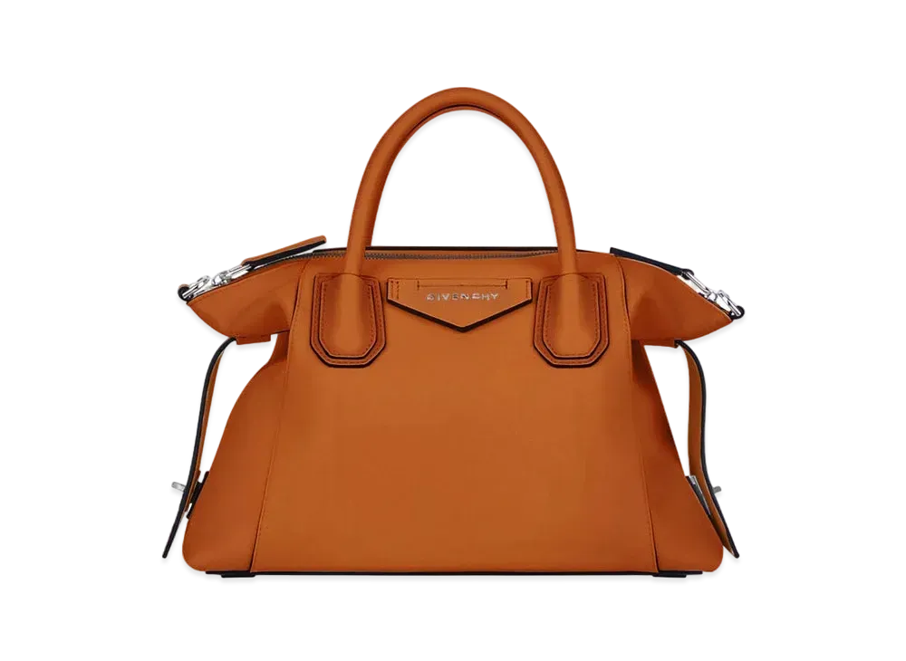 GIVENCHY Small Antigona Soft in Smooth Leather "Camel"