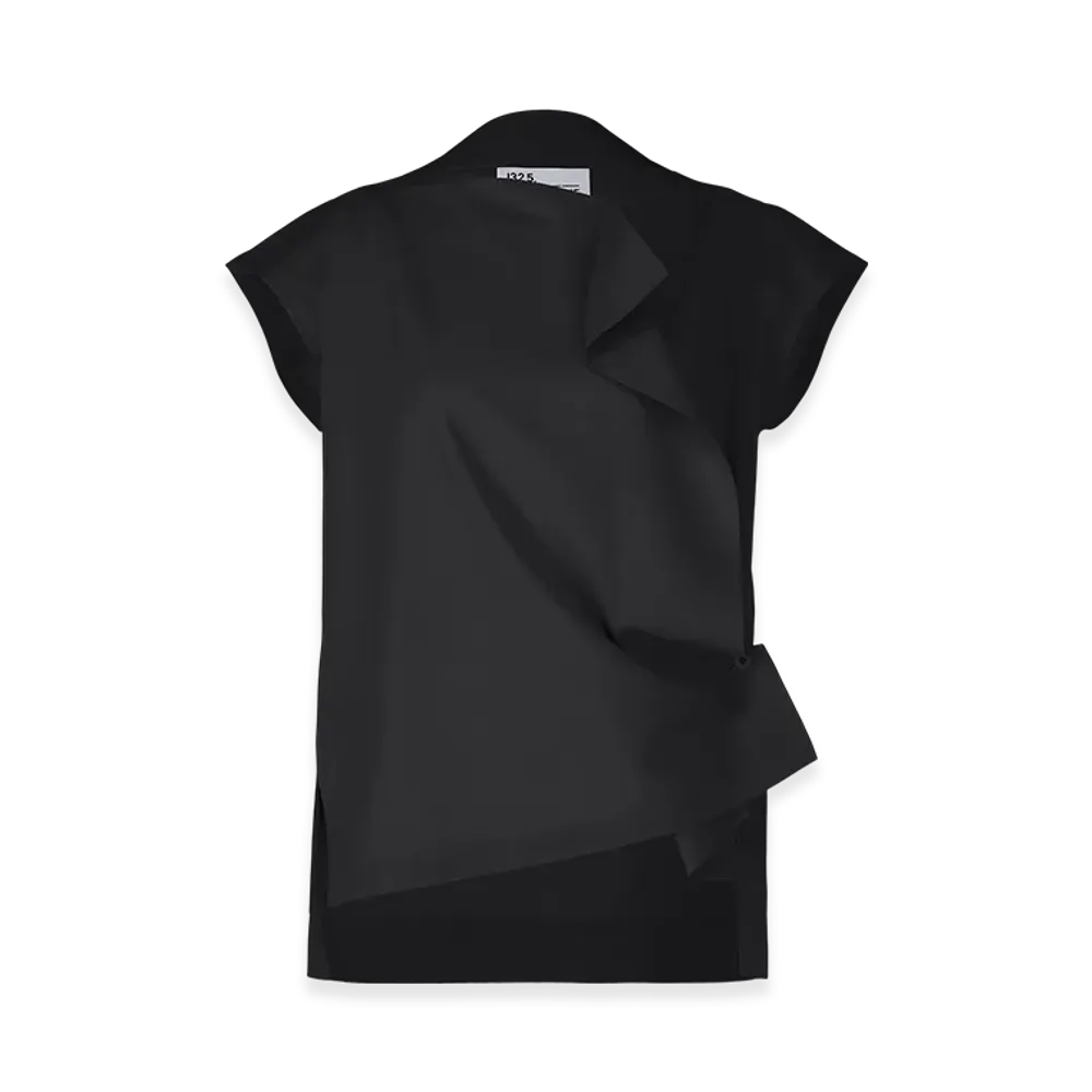 132 5. ISSEY MIYAKE Flat One Tuck T "Black"