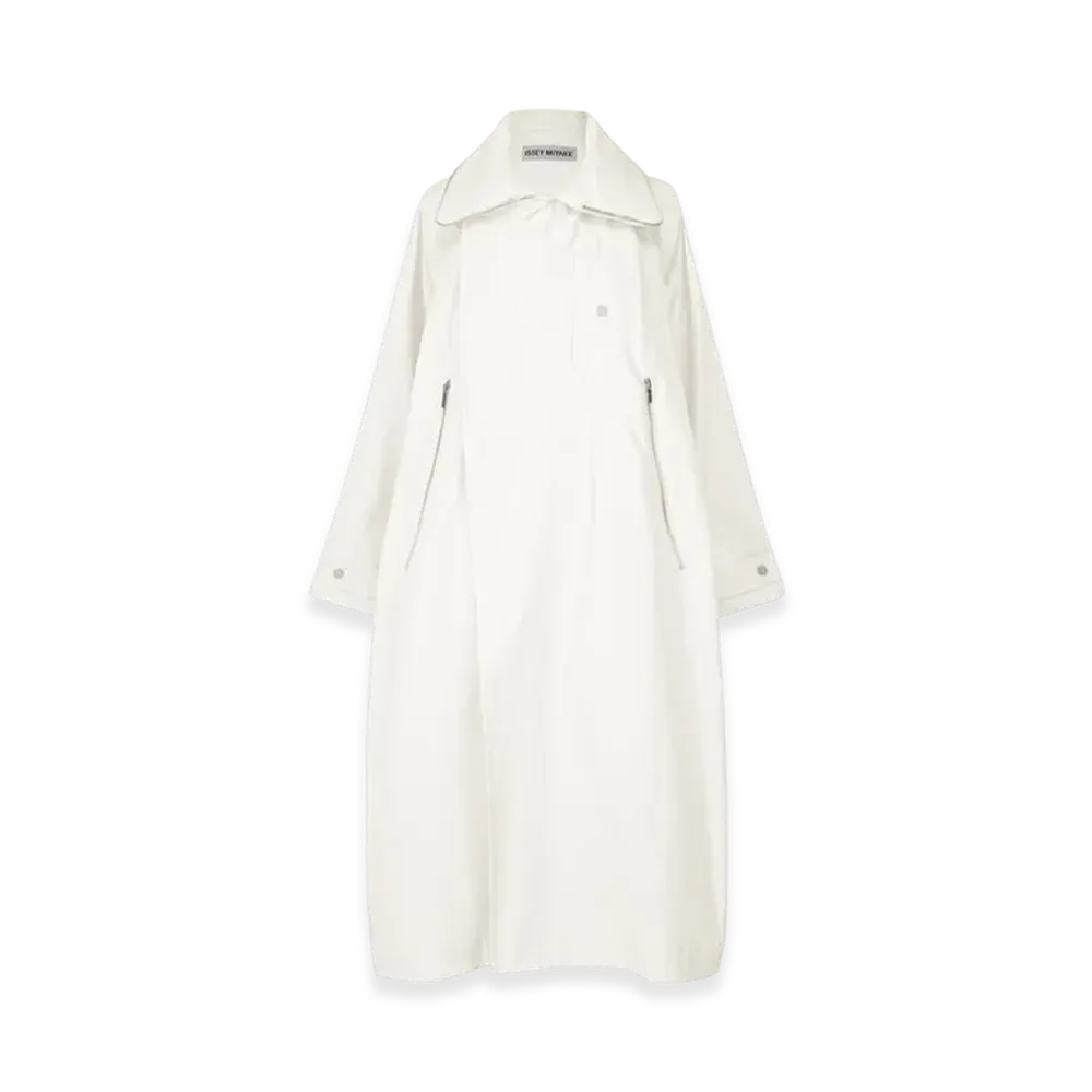 ISSEY MIYAKE Peekaboo "White"