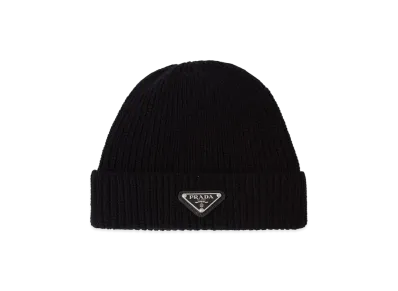 PRADA Ribbed Logo-Plaque Beanie "Black"