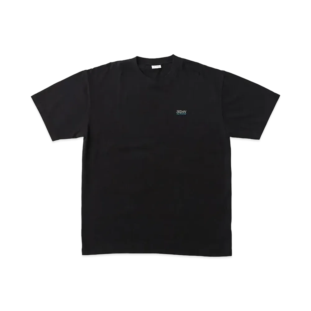 SEDAN ALL-PURPOSE Tech Logo S/S Tee "Black"