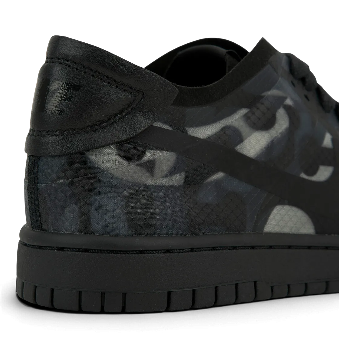 COMME des GARCONS × Nike Women's Dunk Low 