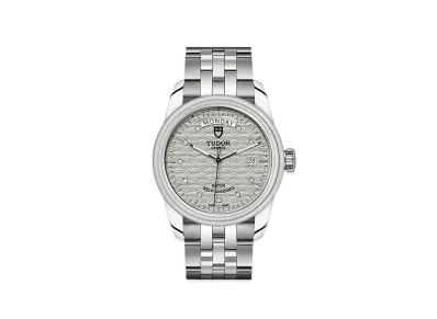 TUDOR GLAMOUR DATE + DAY