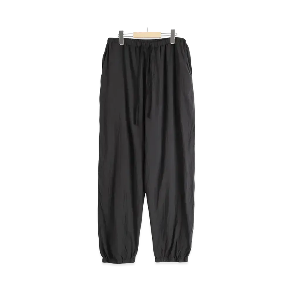 COMOLI Silk Product Dyed Drawstring Pants "Black"