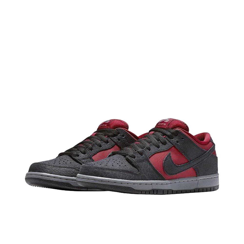 Nike SB Dunk Low Pro SB "Black/Team Red"