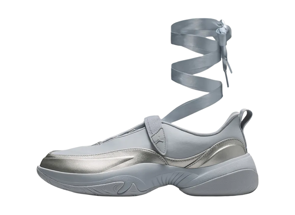 ナイキ ウィメンズ ジョーダン ポワント "メタリックシルバー/スモークグレー"