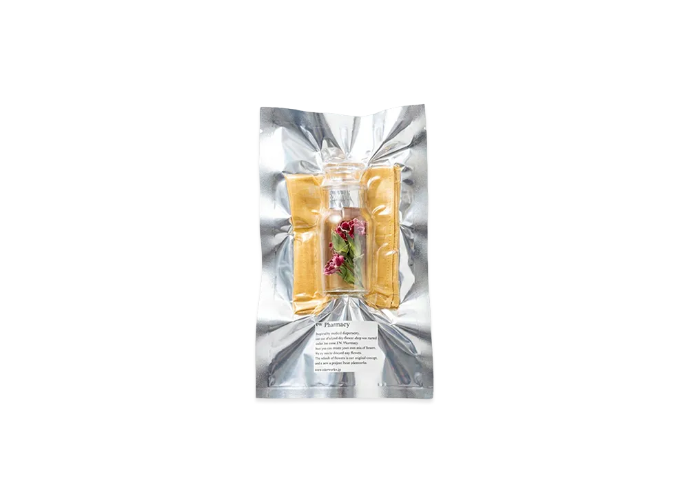 Graphpaper minus Flower Bottle & Linen Handkerchief "Warm"