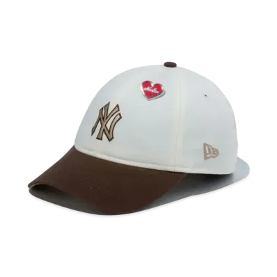 NEW ERA St. Valentine's Day New York Yankees 9Twenty "Chrome White/Walnut"
