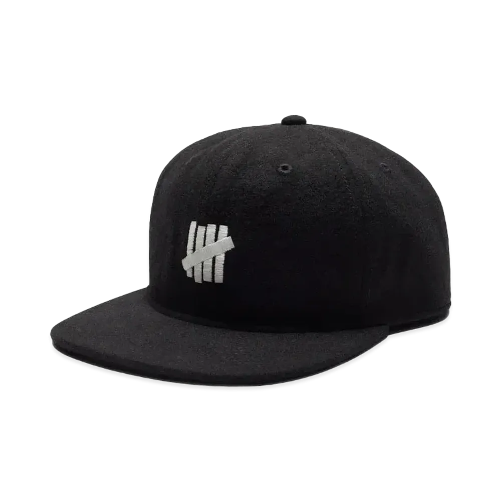 UNDEFEATED Icon Strapback "Black"