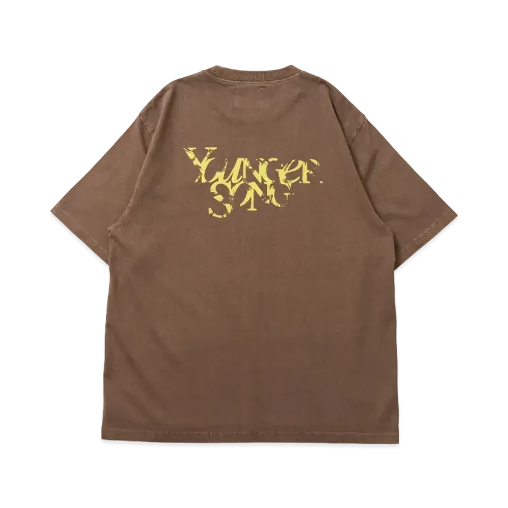 Younger Song pigment Universal logo T "Brown"