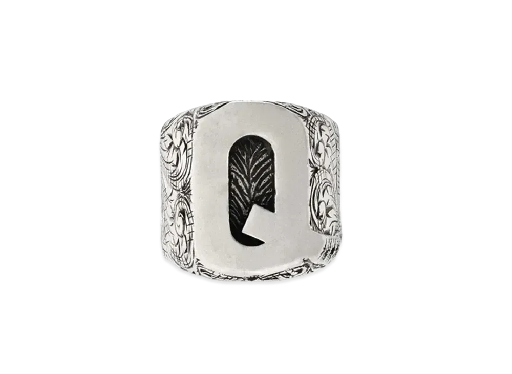 GUCCI Alphabet "Q" Silver Ring "Silver"