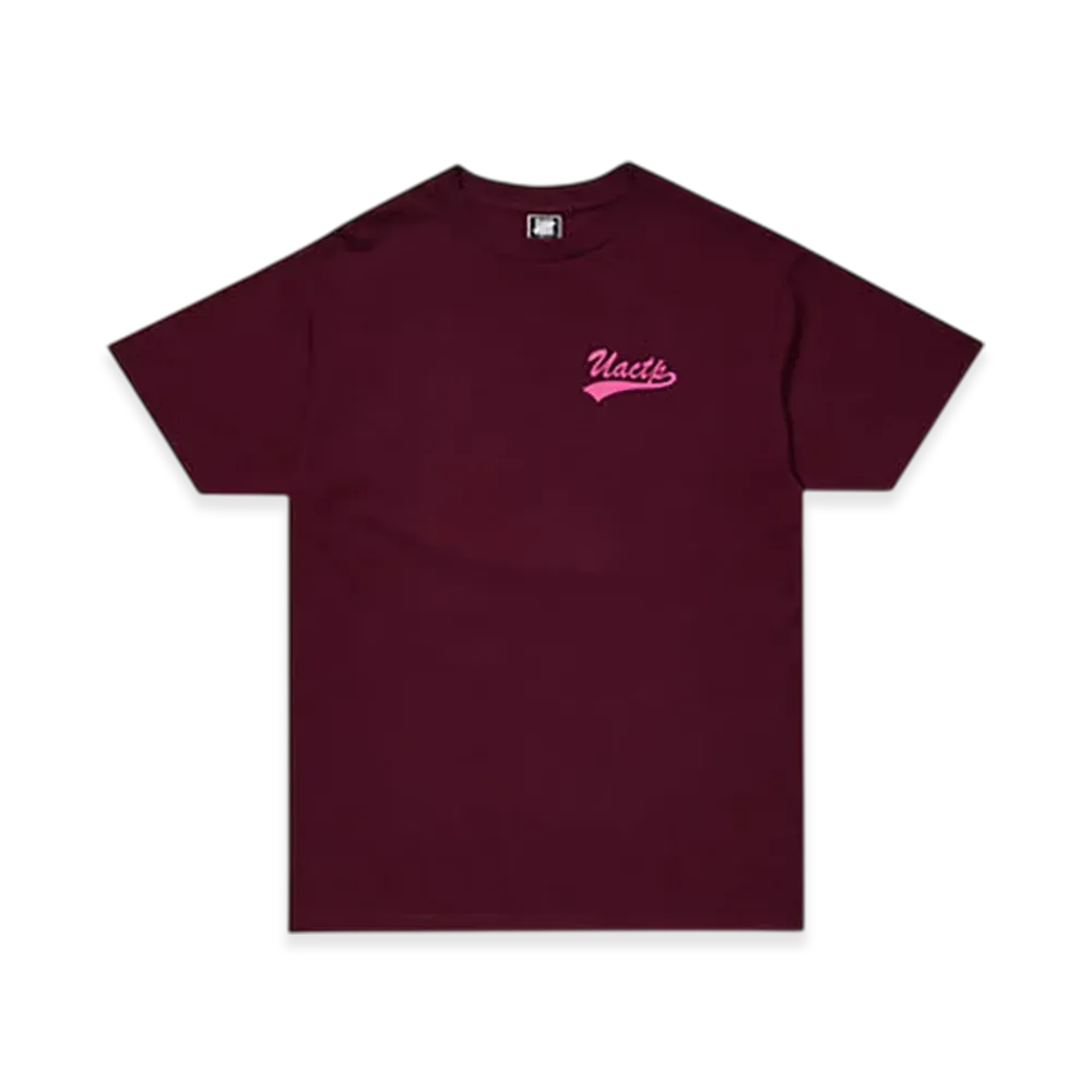 UNDEFEATED UACTP Script S/S Tee "Burgundy"