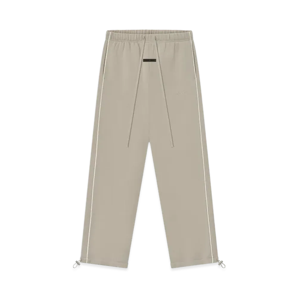 FEAR OF GOD ESSENTIALS Relaxed Fleece Sweatpant With Piping "Timber/Cloud White"