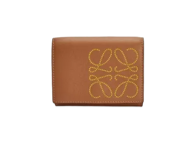 LOEWE Brand Trifold 6 Cardholder In Calfskin "Tan / Ochre"