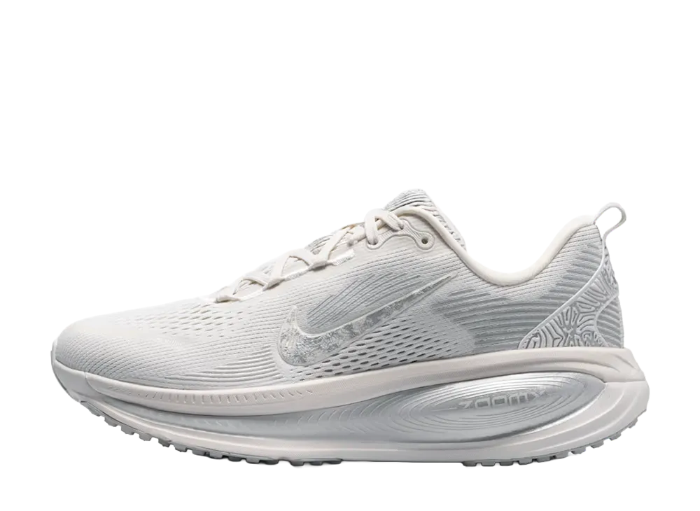 Nike Women's Vomero 18 SE "Phantom/Grey Fog/Metallic Silver/Summit White"