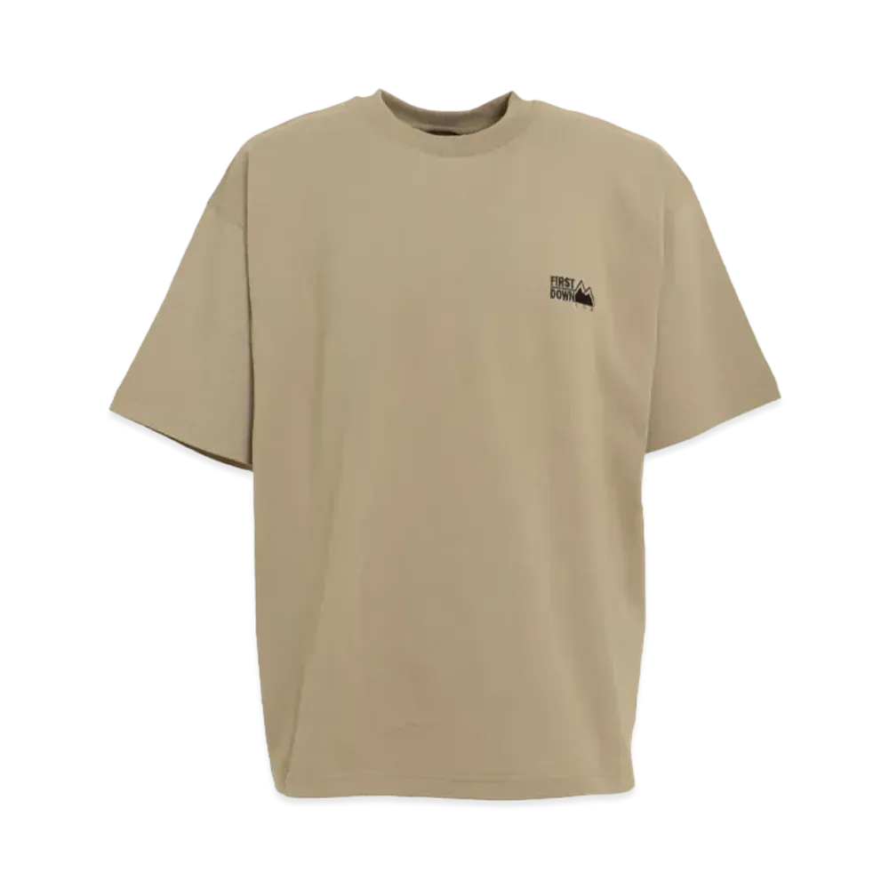 FIRST DOWN LOGO S/S T "Taupe"