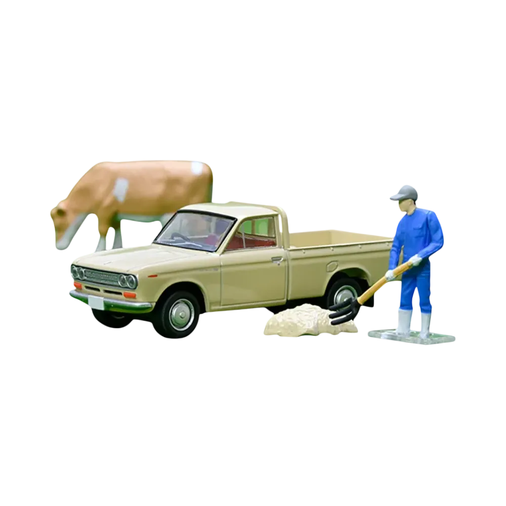 TOMYTEC "TOMICA LIMITED VINTAGE" 1/64 LV-195d Datsun 1300 Truck (Light Brown) With Figure