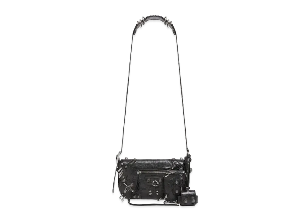 バレンシアガ ル カゴール XS フラップバッグ ピアッシング加工