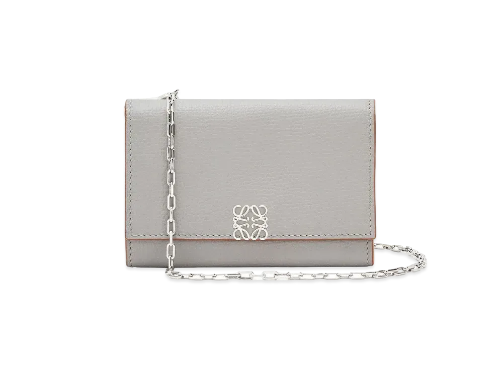 LOEWE Anagram Wallet On Chain In Pebble Grain Calfskin "Smoke"