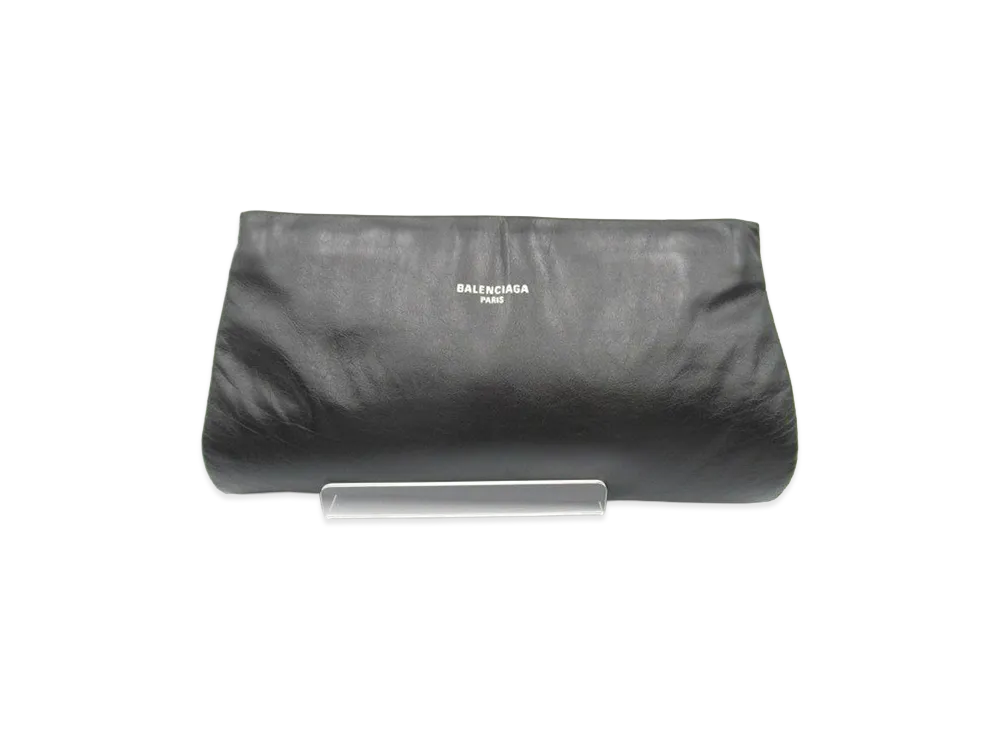 バレンシアガ カーフスキン クラッチバッグ "ブラック" 7709222AAUX1000