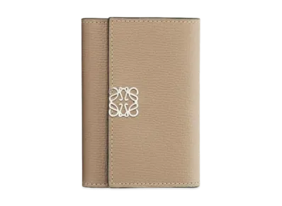 LOEWE Anagram Small Vertical Wallet In Pebble Grain Calfskin "Sand"