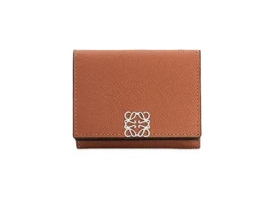 LOEWE Anagram Trifold Wallet In Pebble Grain Calfskin "Tan"