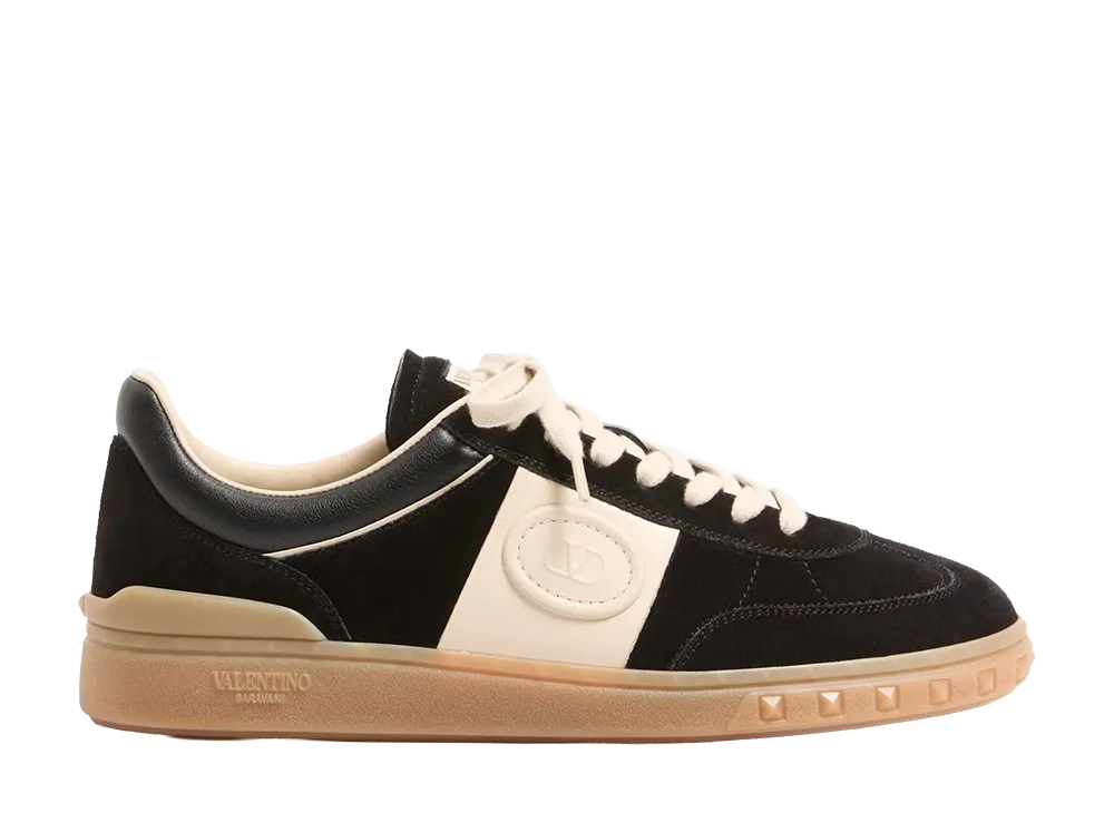 Valentino Garavani Low Top Upvillage Sneaker "Black" 이미지