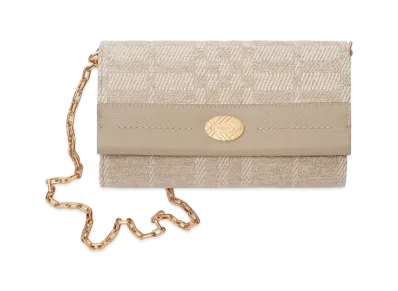 Burberry Women's Cotswolds Chain Strap Wallet "Natural Beige"