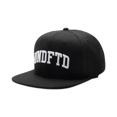 UNDEFEATED Arch Snapback "Black"