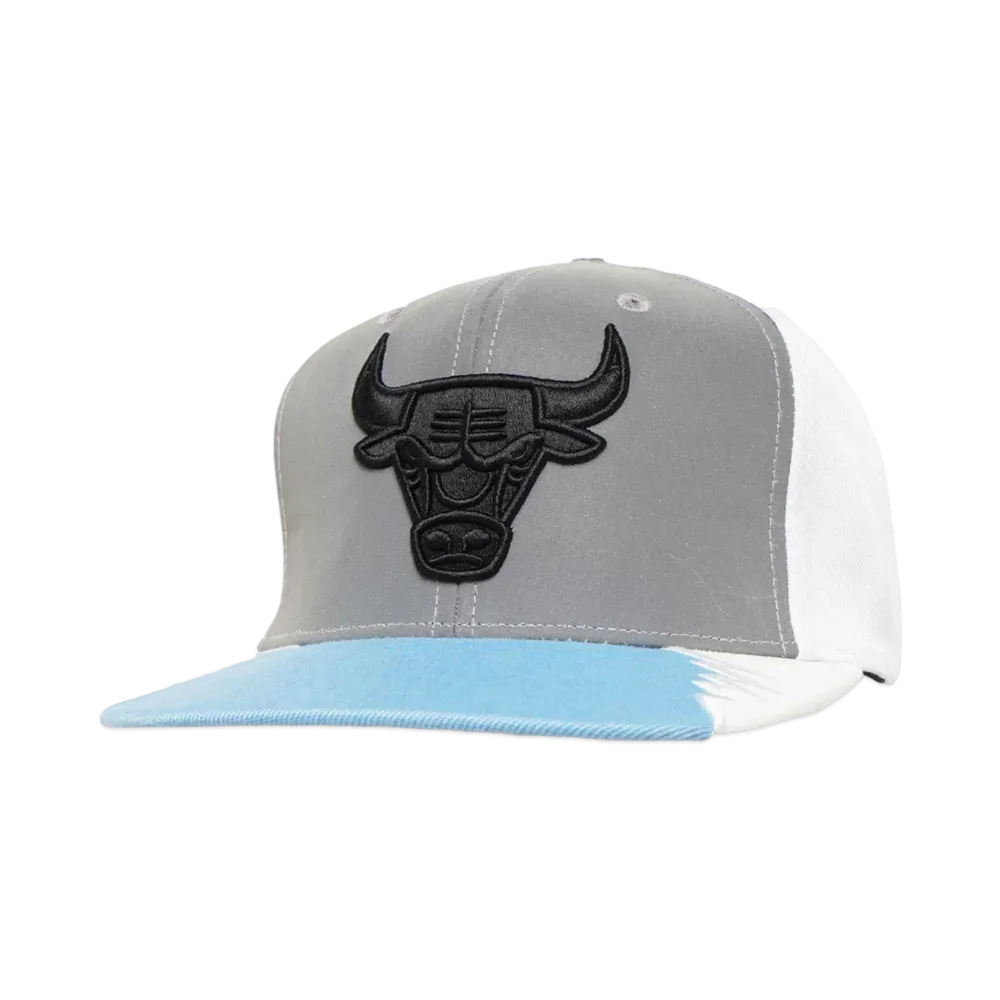 Mitchell&Ness NBA DAY 5 SNAPBACK BULLS "WHITE-BLUE"