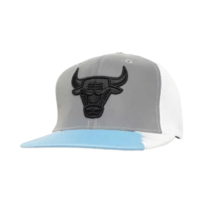 Mitchell&Ness NBA DAY 5 SNAPBACK BULLS "WHITE-BLUE"