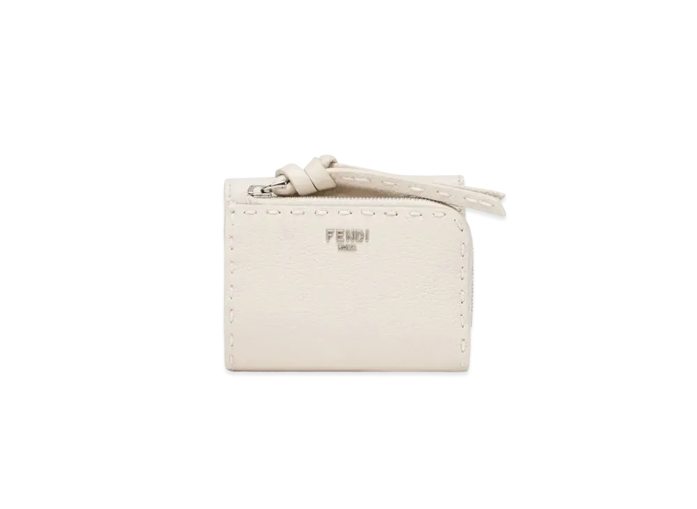 新品未使用 ＊ FENDI フェンディ ピーカブー 三つ折り財布 サーモンピンク FENDI（フェンディ） 財布 三つ折り財布 ミニ財布 ピーカブー セレリア