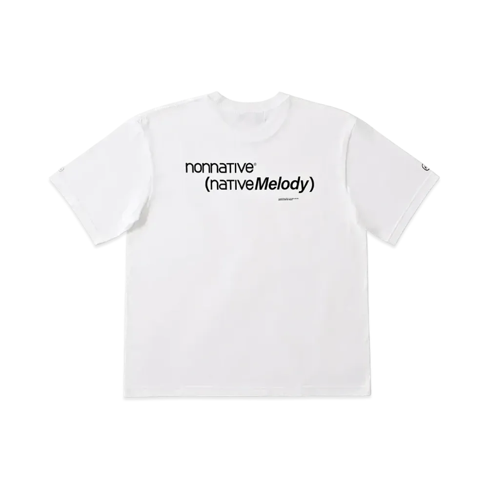 ノンネイティブ x アーティストプルーフ x フラグメント ネイティブメロディ エスエス Tシャツ "ホワイト"
