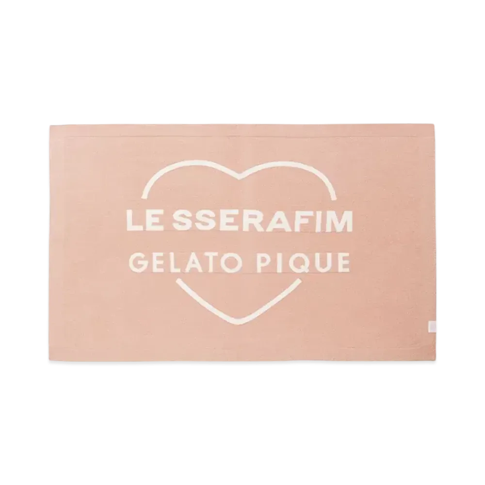 GELATO PIQUE x LE SSERAFIM Smoothy Blanket "Red"