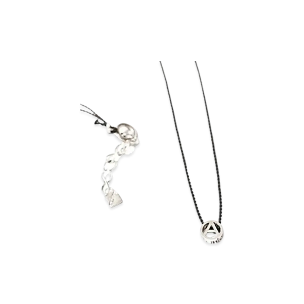PHINGERIN Tiny A Necklace "Black"