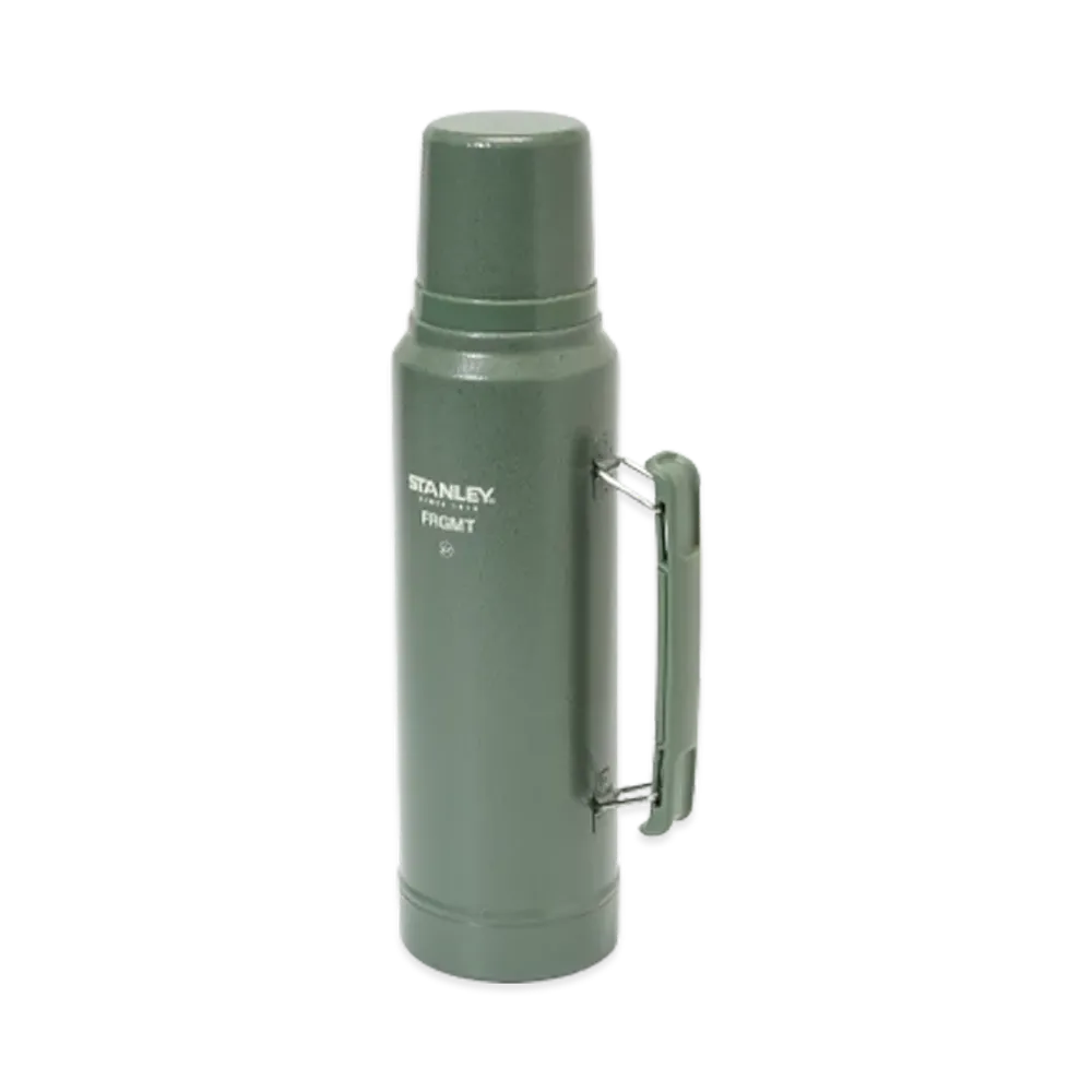 FRAGMENT DESIGN x STANLEY Classic Vacuum Bottle (1.0L) "Hammertone Green"