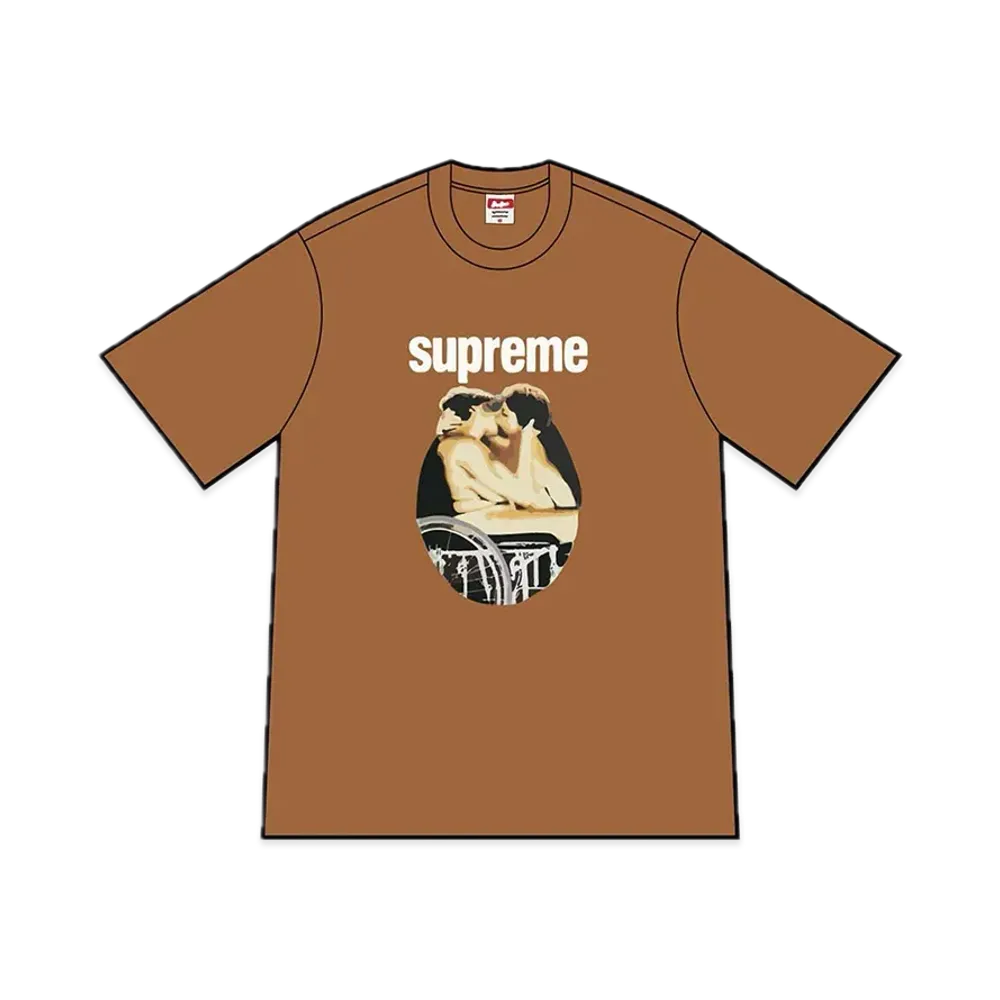 シュプリーム キス Tシャツ "ライト ブラウン"