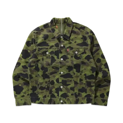 A BATHING APE x Levi's COLOR CAMO TRUCKER JACKET "Green Camo"