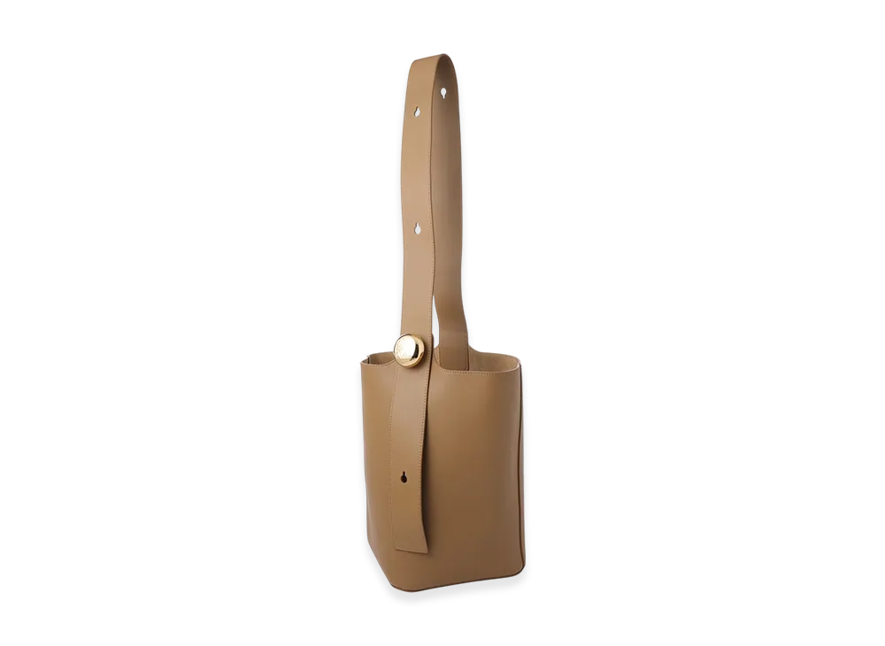 LOEWE Pebble Bucket Medium "Oak"