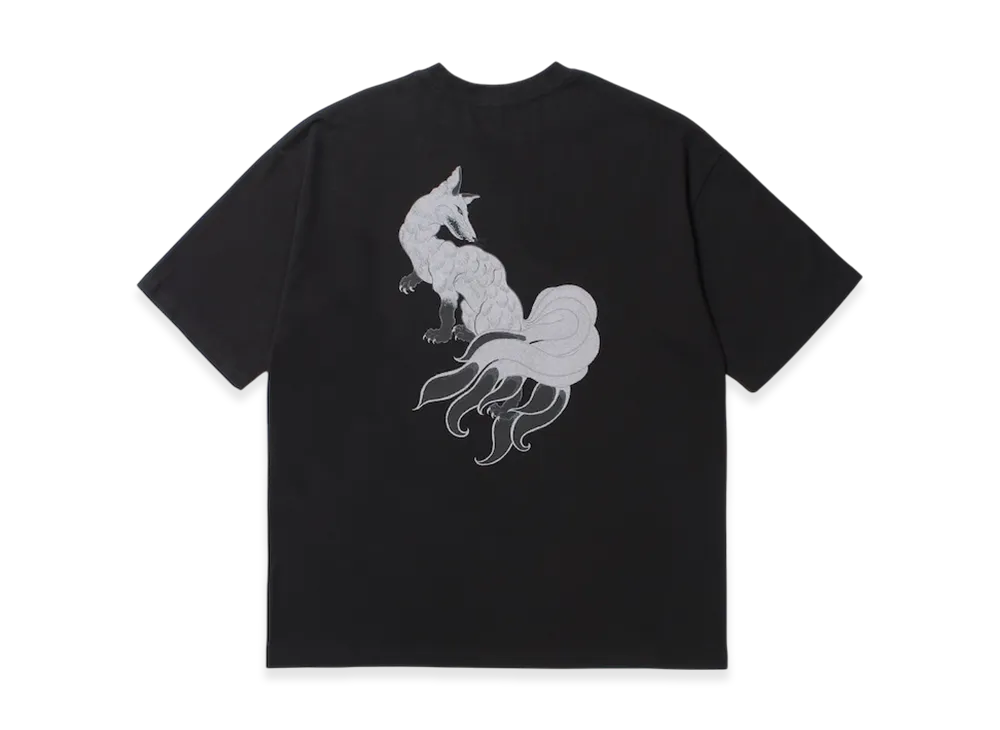 APHRODITEGANG GAKKIN x BUDSPOOL Classic Logo S/S Tee (White Fox Back Print) "Black"
