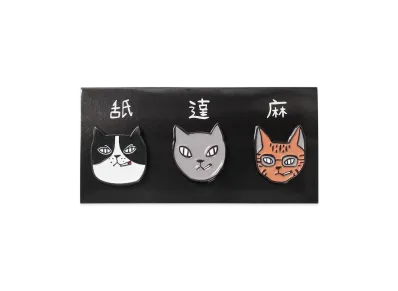 APHRODITEGANG NOKO x BUDSPOOL Namedaruma Cat Pins Set "Multi"