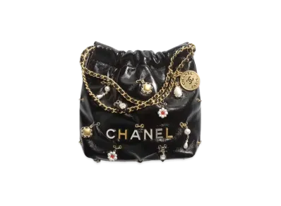 CHANEL 22 Mini Handbag Shiny Lambskin, Bijoux Charms & Gold-Tone Metal "Black"