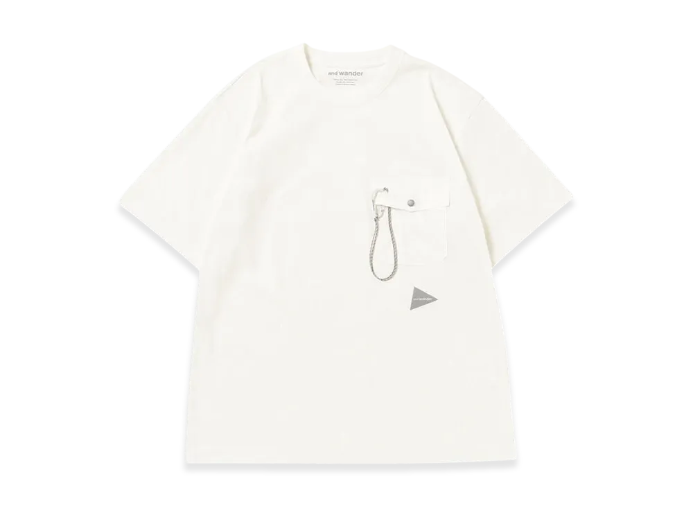 and wander Pocket T "Off White"