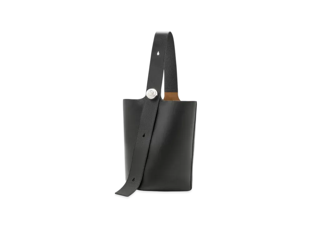 LOEWE Large Pebble Bucket in Supple Grained Calfskin "Black"