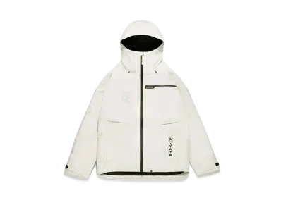 A BATHING APE x BURTON GORE-TEX Pillowline Jacket "White"
